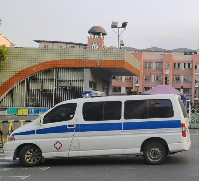 城区救护车出租护送骨折病人一公里多少钱