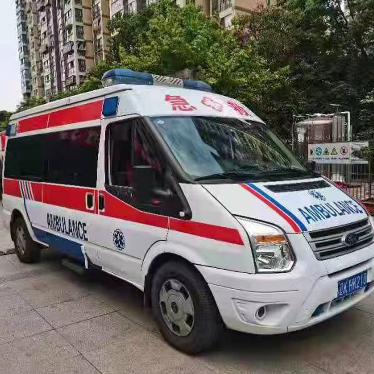 城区长途救护车护送病人返乡